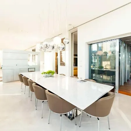 Luxury 4 Bedroom Milánó